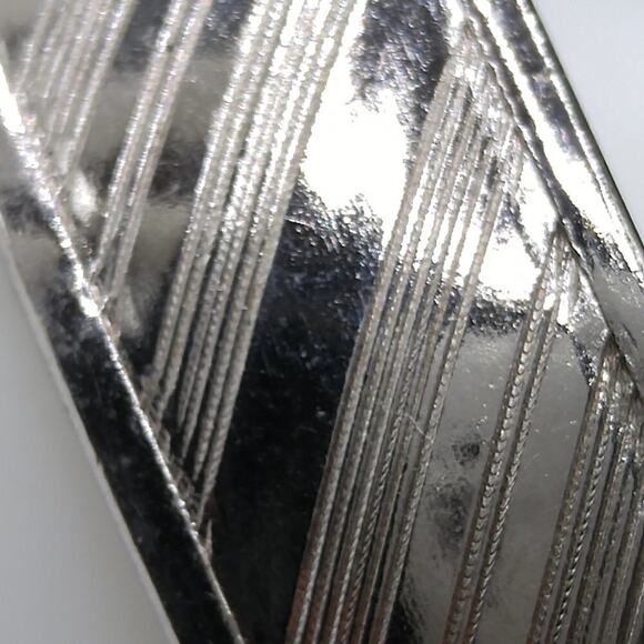 Vintage Silver Tone Stripe Textured Hinged Bracelet, Tongue Clasp, 7 Inches - Picture 4 of 8